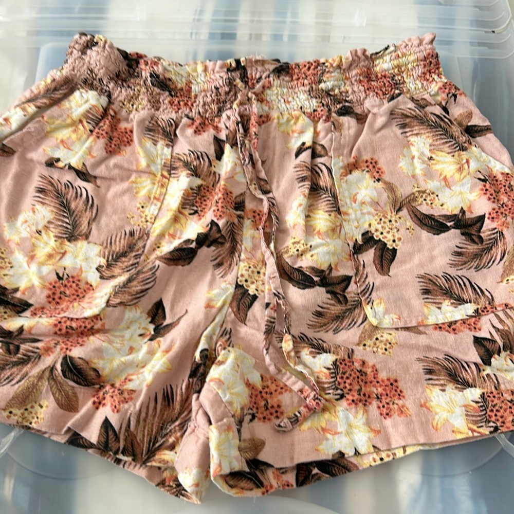 Time and true floral shorts size medium